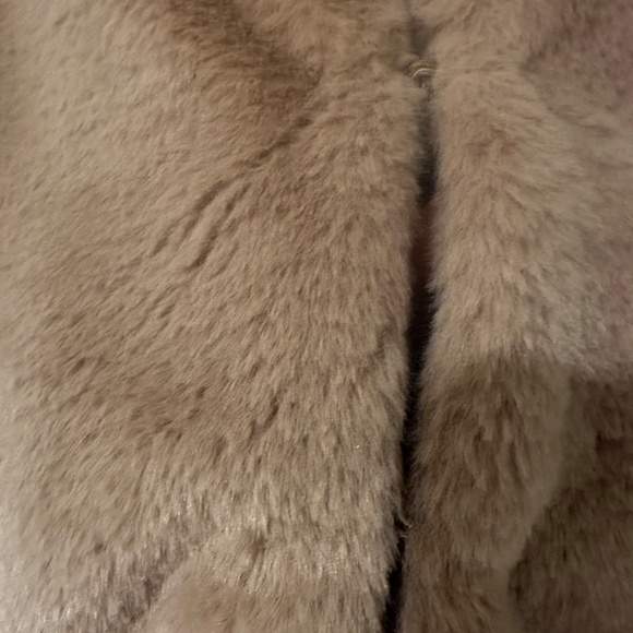 MINKPINK NAOMI FAUX FUR JACKET CAMEL - Size Medium - Picture 11 of 12